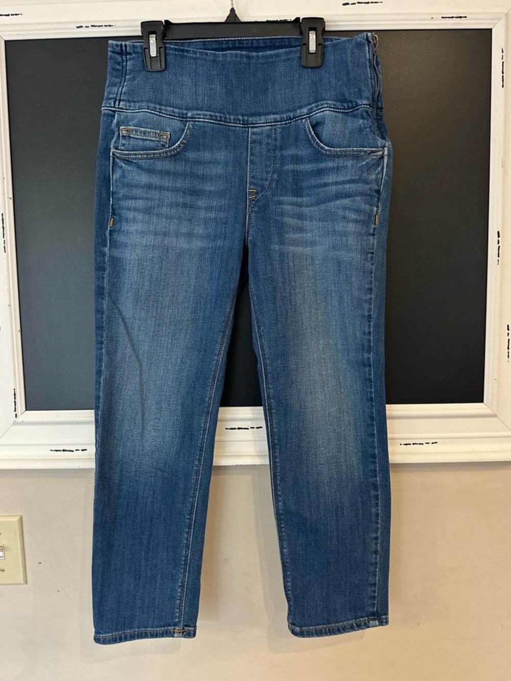 SPANX Denim Signature Capris With Side Zip Sz. 28
